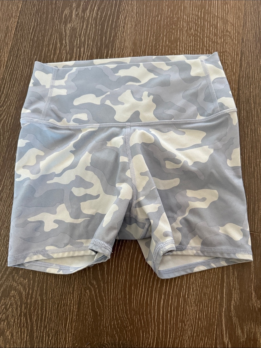 All in Motion Girls High-Waist Camo Bike Shorts — Light Gray & White. Size L